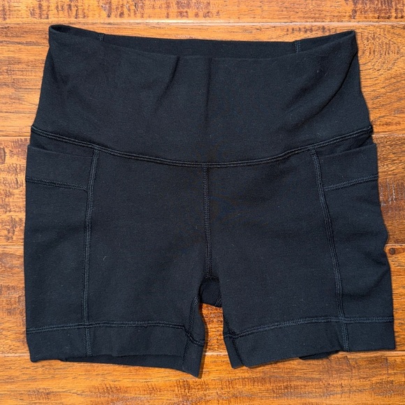 Athleta Girl Right Moves Stash Black Athletic Shorts, size 8-10 - Picture 1 of 6
